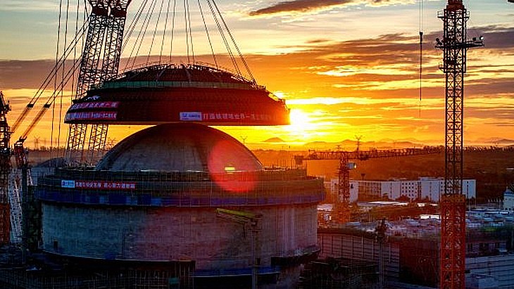 Outer dome in place at third Changjiang unit