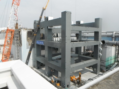 Fukushima Daiichi 4 cover, March 2013 (Tepco) 460x345