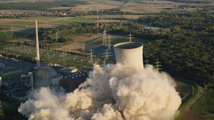 Grafenrheinfeld cooling towers taken down