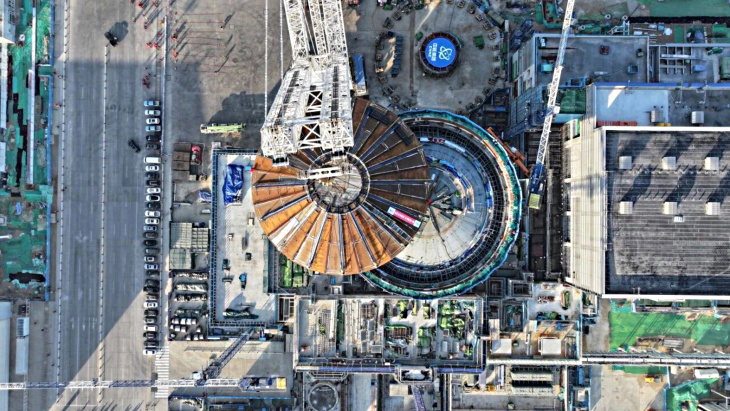 Domes hoisted at Chinese CAP1000 units