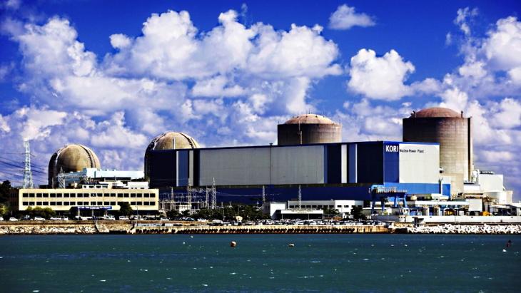 Korean reactor cleared for extended operation