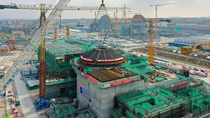 Outer dome installed on Chinese small modular nuclear reactor