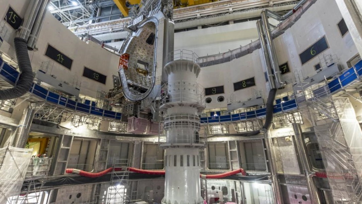 ITER component removed for repairs